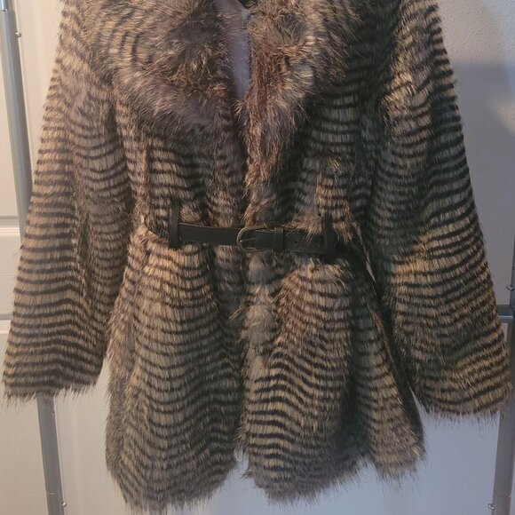 CCO ALL NEED TO GO!!  Faux Fur Jacket - Picture 4 of 4